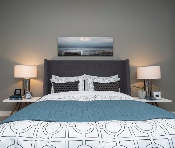 bold wall color in bedroom